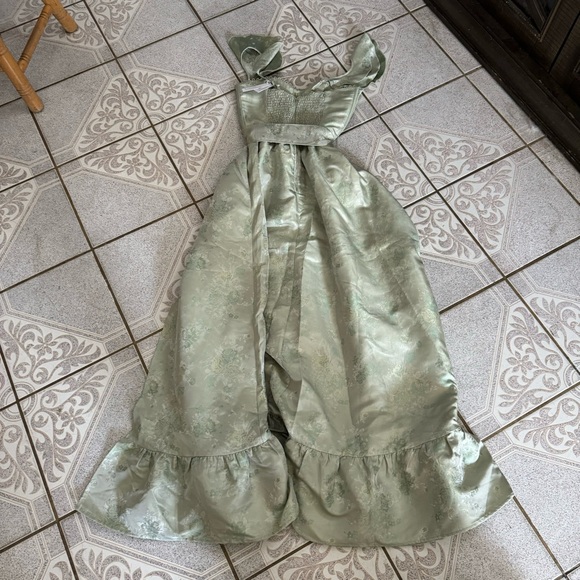 V. Chapman Light Green Floral Maxi Dress - Picture 8 of 10